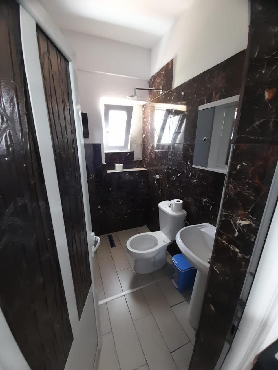 Rey Garden Villa Vlorë Rum bild