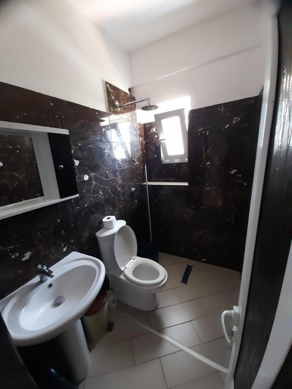 Rey Garden Villa Vlorë Rum bild