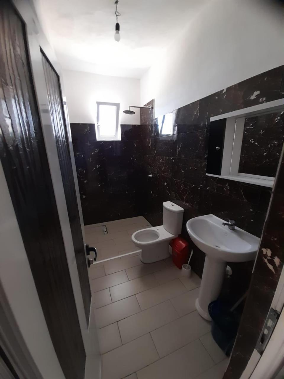 Rey Garden Villa Vlorë Rum bild